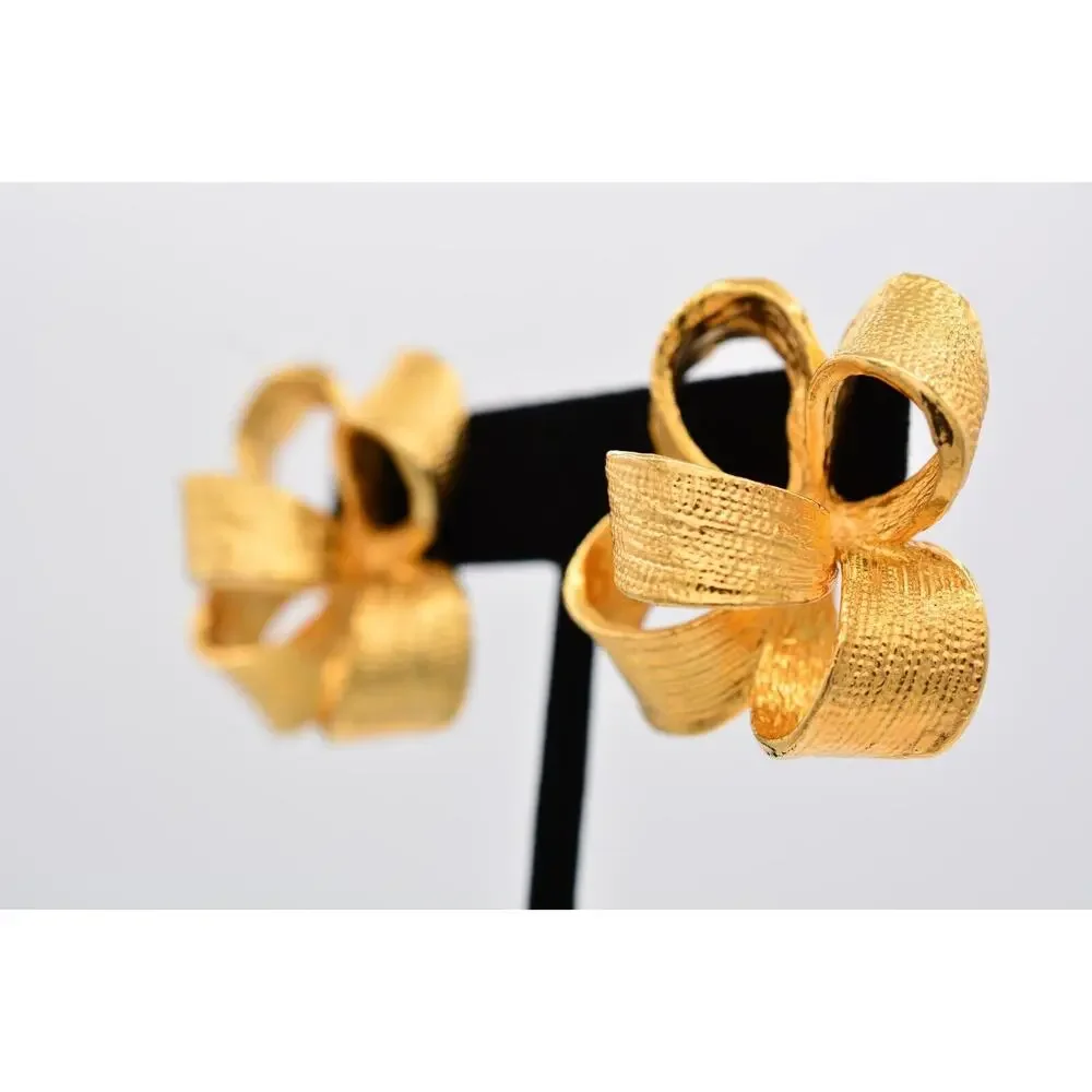 Made in USA Vintage Chunky Bow Clip Earrings Knot Textured Gold Signed 80s Bin1